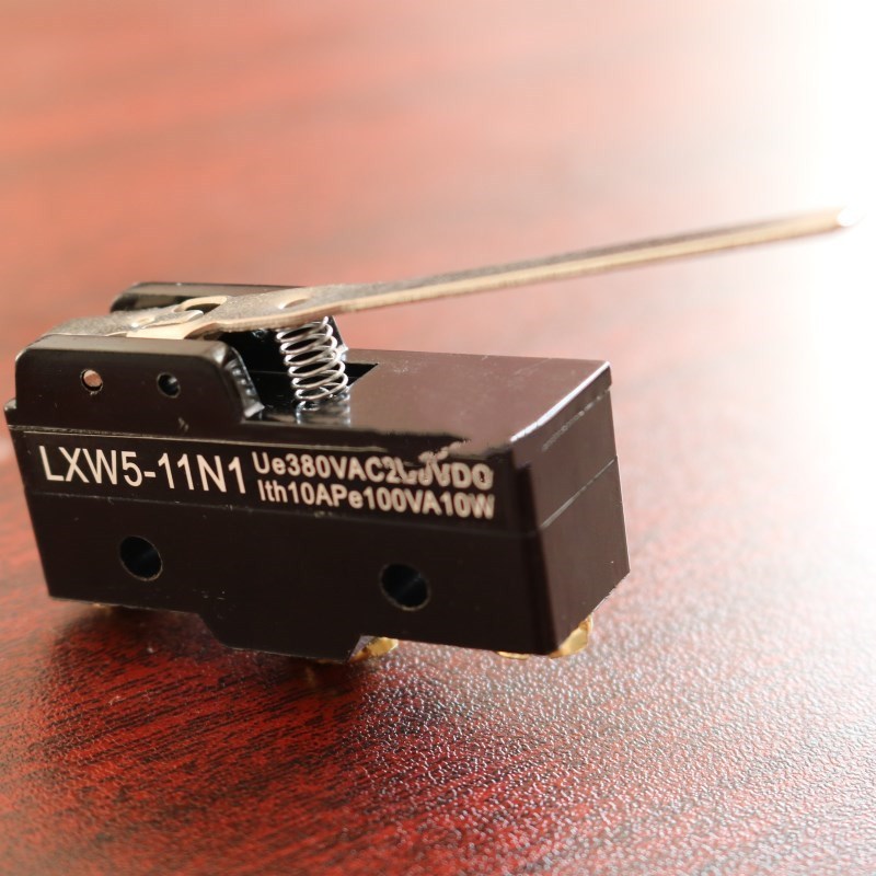 Automatic incubator accessories switch